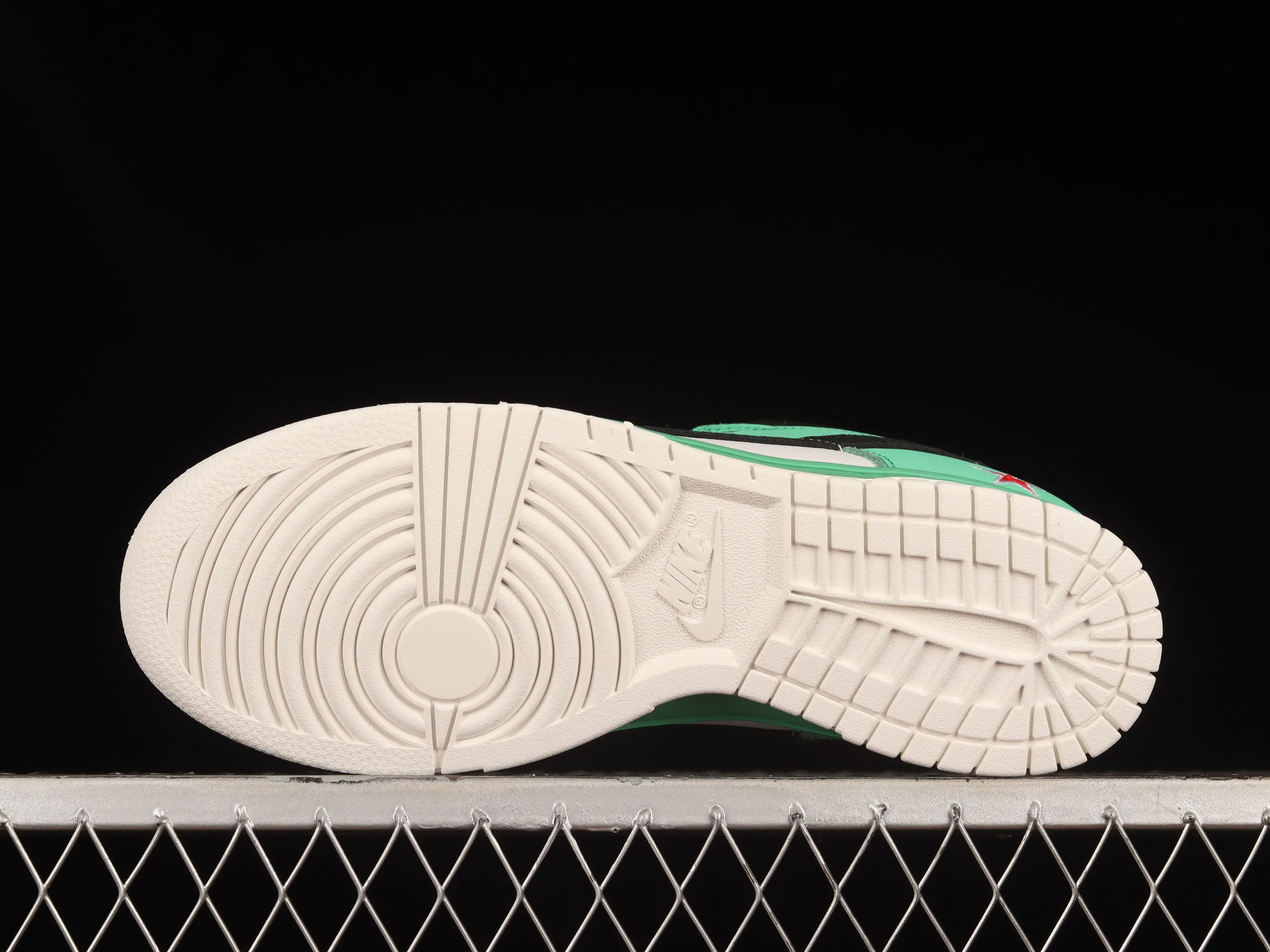 All categories Nk SB Dunk series Nk SB Dunk Low low-top sneakers Nk Dunk SB Low Heineken Heineken ultra-limited edition low-top sports and leisure sneakers 304292-302